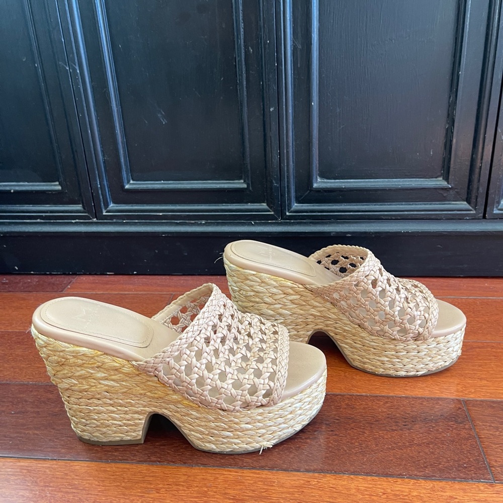 Marc Fisher platform rattan heels 6.5